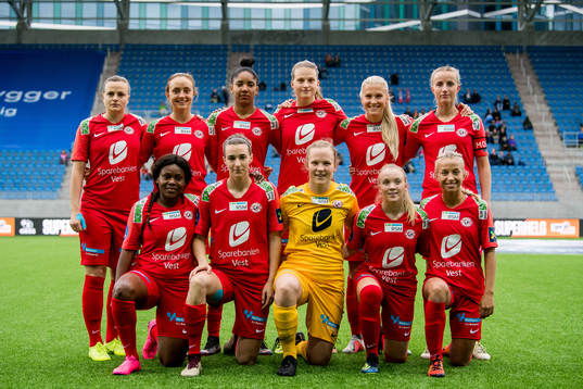 Milica Mijatovic (2nd row), Andrea Wilmann, Lais Araujo, Elise Isolde Stenevik, Emilie Nautnes, Helene Gloppen, Augustine Siliki (1st row), Georgia Cloepfil, goalkeeper Oda Marie Bogstad, Andrine Mo and Rikke Nygard of Arna-Bjørnar pose for a team photo ahead of