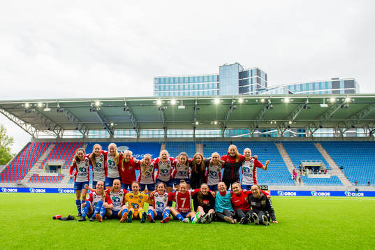 The players of Lyn celebrate