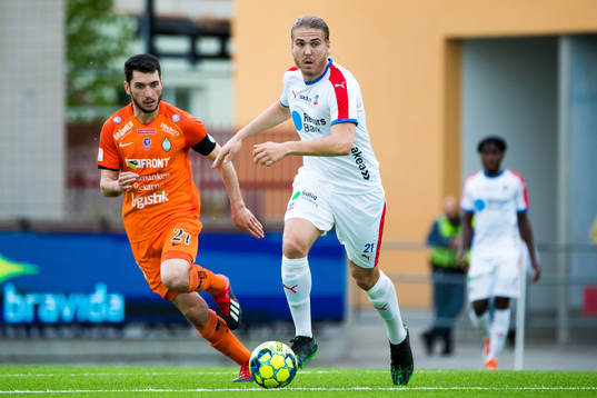 AFC Eskilstunas Anel Rashkaj och Helsingborgs Charlie Weberg