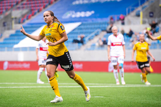 Guro Reiten of LSK kvinner celebrates after 0-3 