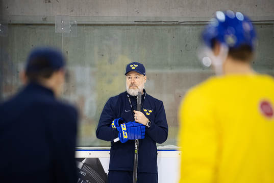 Head coach Rikard Grönborg of Sweden at a practice session