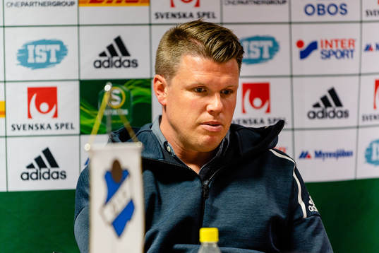 Östers tränare Christian Järdler på presskonferens