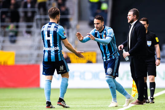 Djurgårdens Jacob Une Larsson byter med Dzenis Kozica