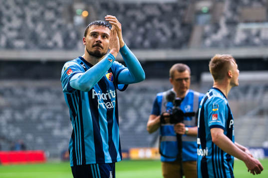 Djurgårdens Erik Berg tackar publiken