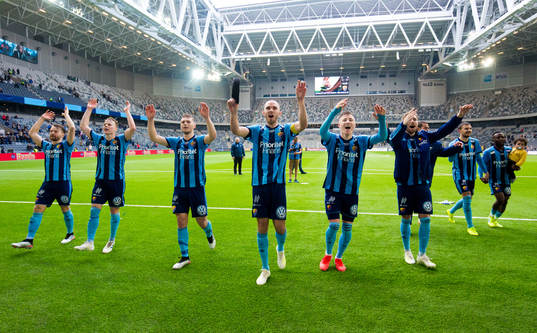 Djurgårdens Jacob Une Larsson , Elliot Käck , Jesper Karlström , Marcus Danielson , Fredrik Ulvestad, Jonathan Ring, Erik Berg och Mohamed Buya Turay jublar