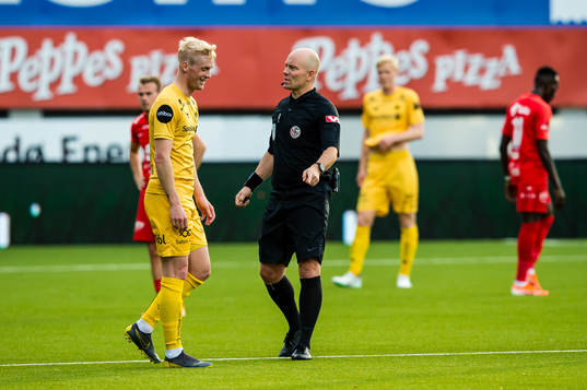 Geir André Herrem of Bodø/Glimt and Dag Vidar Hafsås, referee,