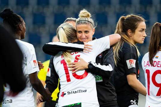 Rosengårds Anja Mittag kramar om Hailie Mace