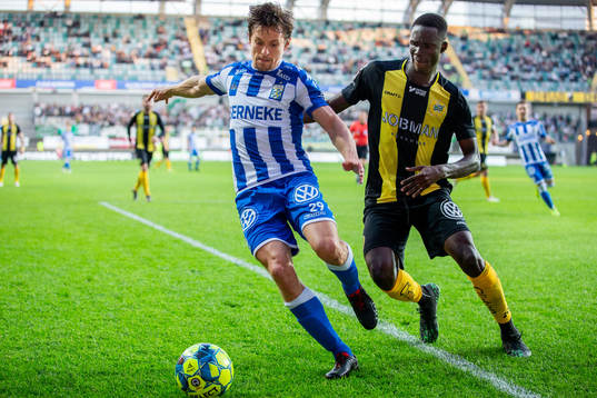 IFK Göteborgs Lasse Vibe och Hammarbys Kossounou Odilon