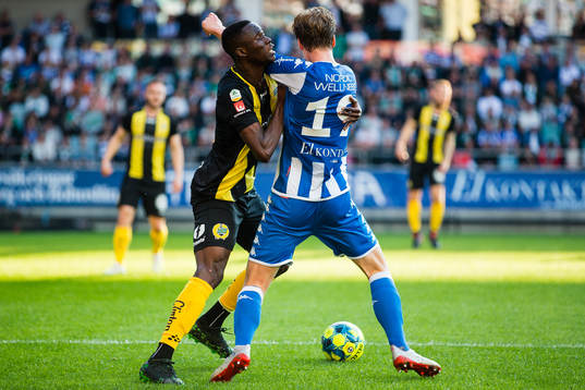 IFK Göteborgs August Erlingmark och Hammarbys Kossounou