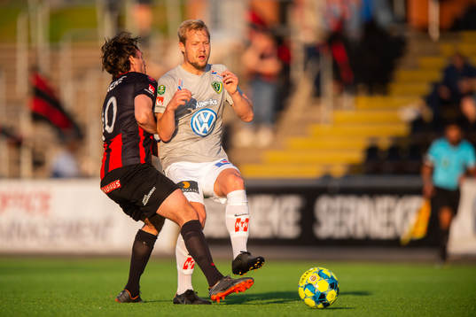 Brommapojkarnas Philip Hellquist  och Jönköpings