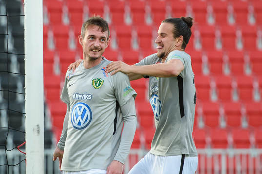Jönköpings Daryl Smylie jublar efter 2-0 målet