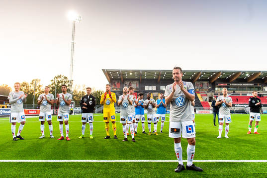 Jönköpings Fredric Fendrich jublar med lagkamrater