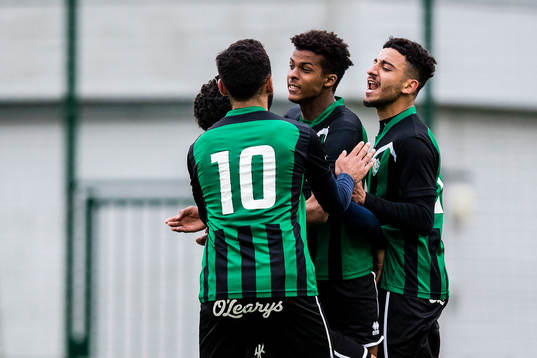 Högaborgs Hassan Maatouk jublar med lagkamrater efter 3-0 