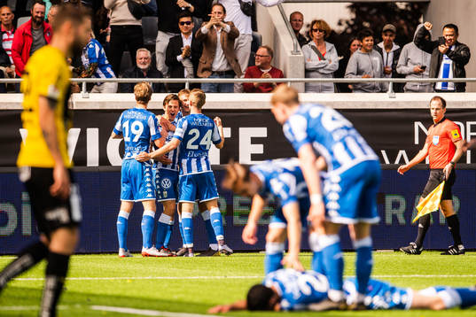 IFK Göteborgs Lasse Vibe jublar med lagkamrater
