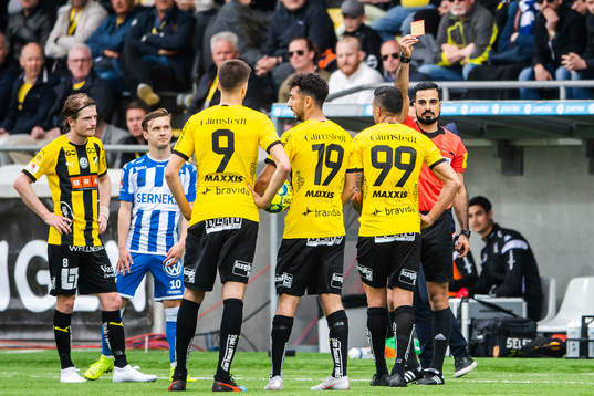 Häckens Ahmed Yasin tilldelas en utvisning