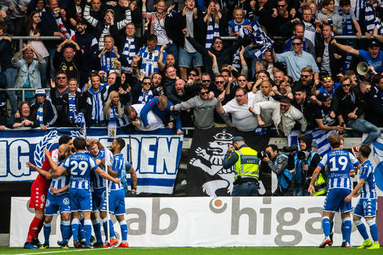 IFK Göteborgs Robin Söder jublar med lagkamrater
