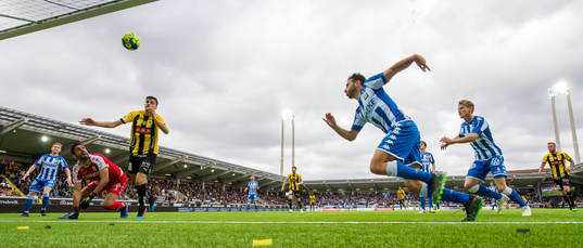 Häckens Alexander Jeremejeff är på väg att göra 1-1