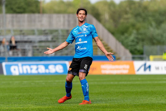 Halmstads Dusan Djuric jublar efter 1-0