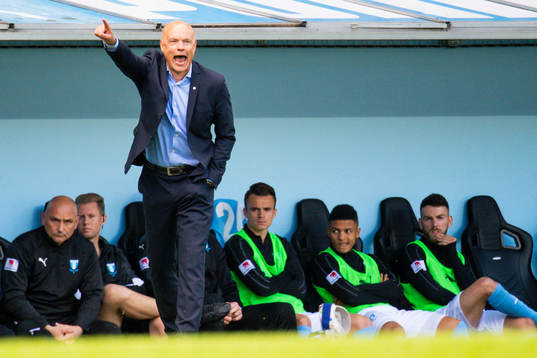 Malmö FFs tränare Uwe Rösler och Andreas Vindheim på bänken