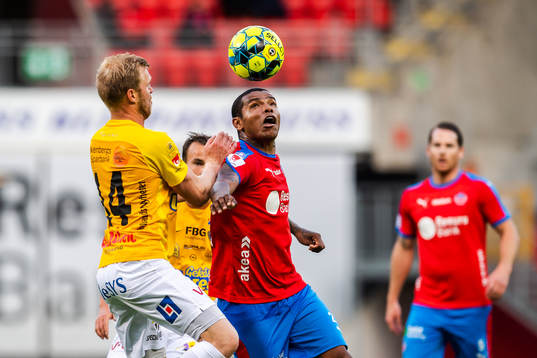 Falkenbergs Per Karlsson och Helsingborgs Wanderson do Carmo