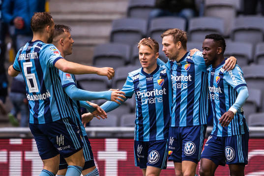 Djurgårdens Jonathan Ring jublar med Mohamed Buya Turay,