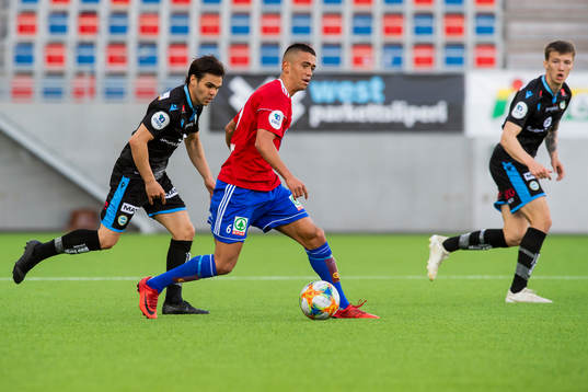 Simón Colina of Sandnes Ulf and Mohammed Mahnin of Skeid