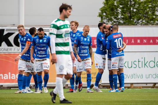 Norrbys Dardan Rexhepi jublar med lagkamrater