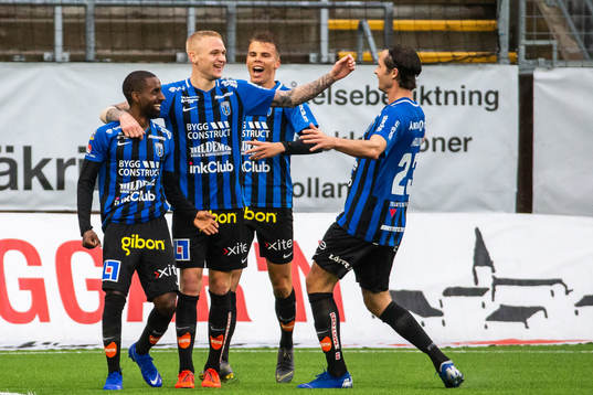 Sirius Mohammed Saeid, Adam Ståhl och Philip Haglund jublar efter 0-2