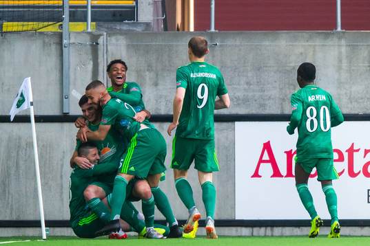 Dalkurds Besard Sabovic jublar med lagkamrater efter 3-2