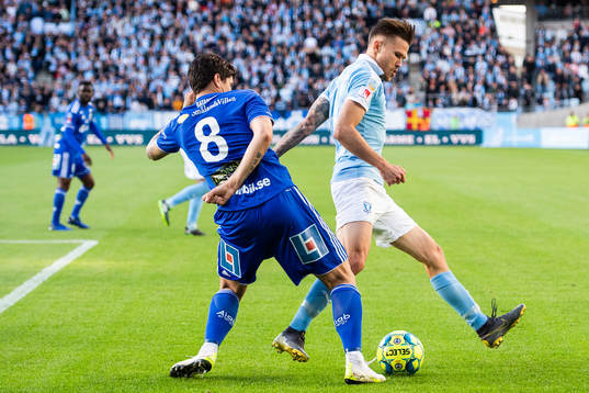 Sundsvalls David Batanero och Malmö FFs Arnór Traustason