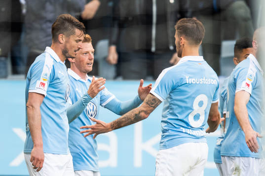 Malmö FFs Anders Christiansen jublar med Markus Rosenberg och Arnór Traustason efter att Christiansen gjort 2-1
