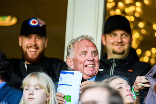 Pontus Jansson och Bob Houghton på läktaren