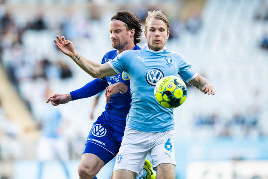 Sundsvalls Linus Hallenius och Malmö FFs Oscar Lewicki i