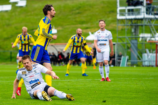 Eskilsminnes Filip Egger reducerar till 1-2