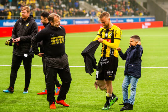 Häckens Alexander Faltsetas jublar