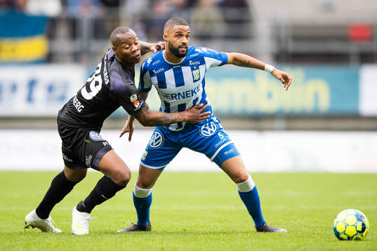 Örebros Carlos Strandberg och IFK Göteborgs Kristopher Da