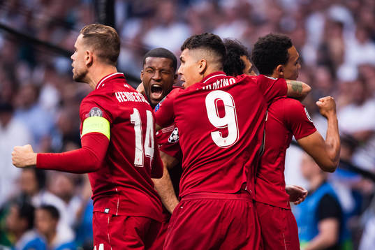 Mohamed Salah of Liverpool celebrate with tema mates