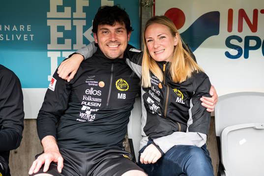 Elfsborgs assisterande manager Miguel Beas och läkare Matilda Lundblad