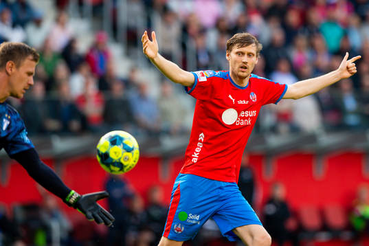 Helsingborgs Andri Runar Bjarnason och Malmö FFs målvakt