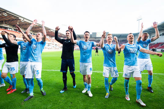  Malmö FFsSören Rieks, Markus Rosenberg, Anders Christiansen och Eric Larsson jublar och tackar publiken