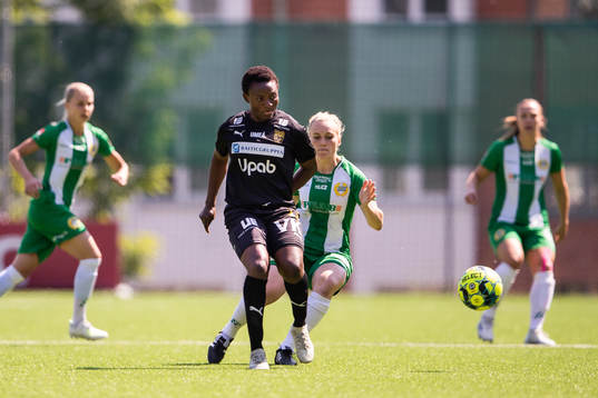 Umeås Orji Ebere och Hammarbys Ellen Gibson