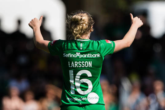 Hammarbys Emilia Larsson gör två tummar upp