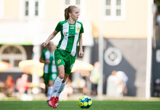Hammarbys Hanna Lundkvist med bollen