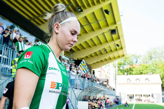 Hammarbys Emma Jansson innan fotbollsmatchen i Elitettan