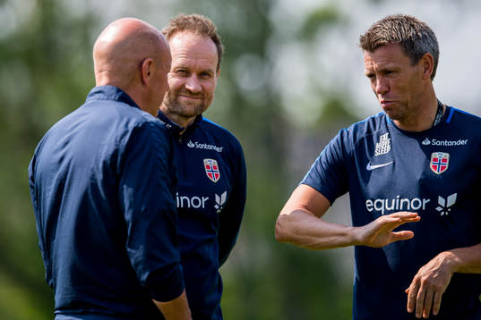 Geir Frigård, assistant coach, and Gunnar Halle, head coach of Norway G19,
