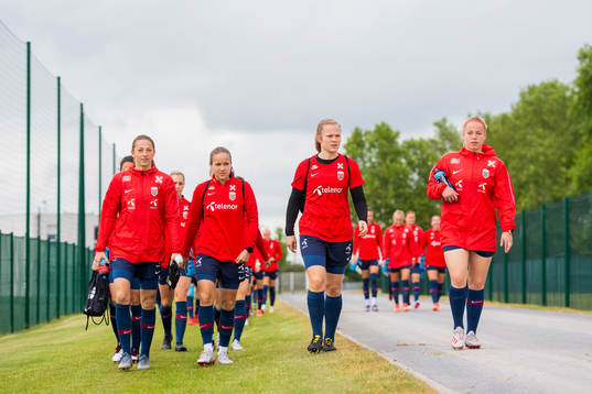 Goalkeeper Cecilie Hauståker Fiskerstrand, Guro Reiten,
