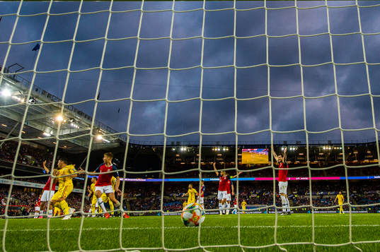 Claudiu Keșerü of Romania scores the 2-2 goal