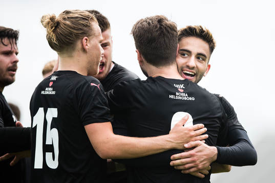   Hittarps Mouhamed Fahs jublar med Edis Agelius efter 2-0