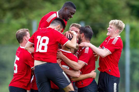 Limhamn Bunkeflos spelare jublar