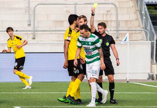Västerås Filip Tronet tilldelas en varning av domare